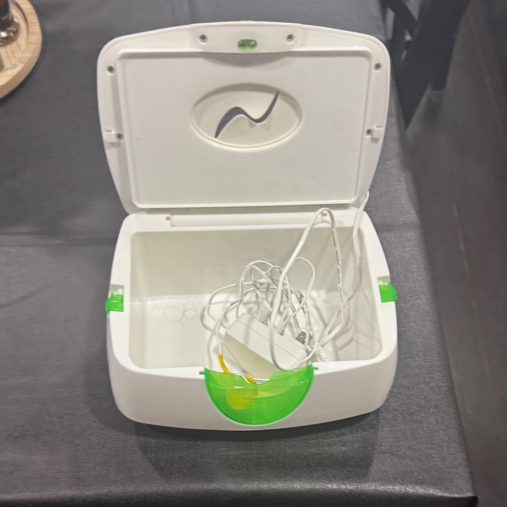 White and Green Wipe Warmer